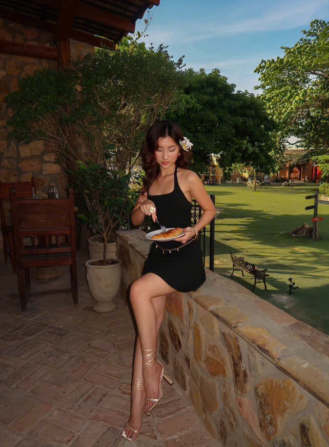 Váy cổ yếm thắt nơ sau lưng - MCD02