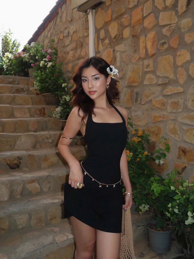 Váy cổ yếm thắt nơ sau lưng - MCD02