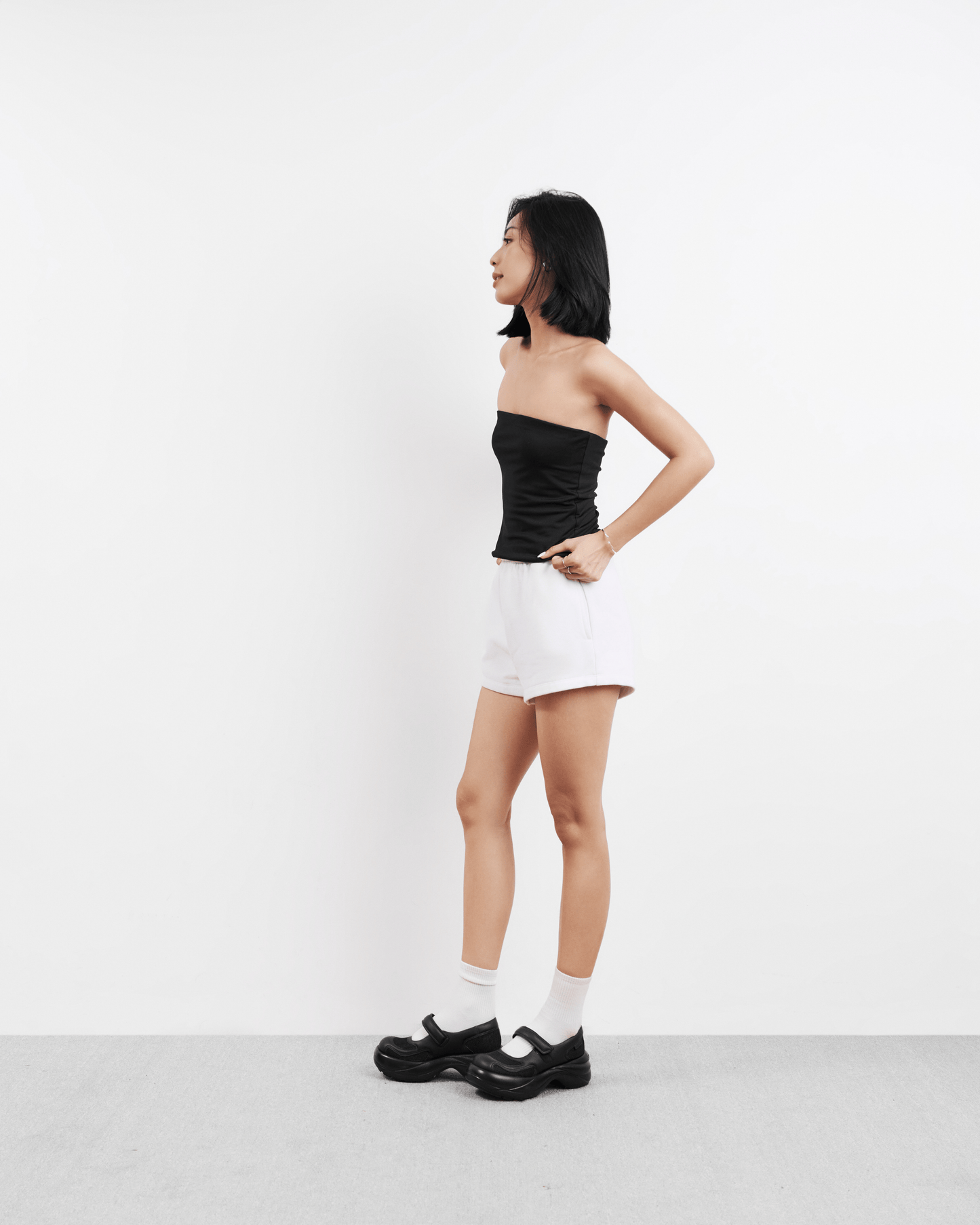 Quần short nữ dáng thể thao
