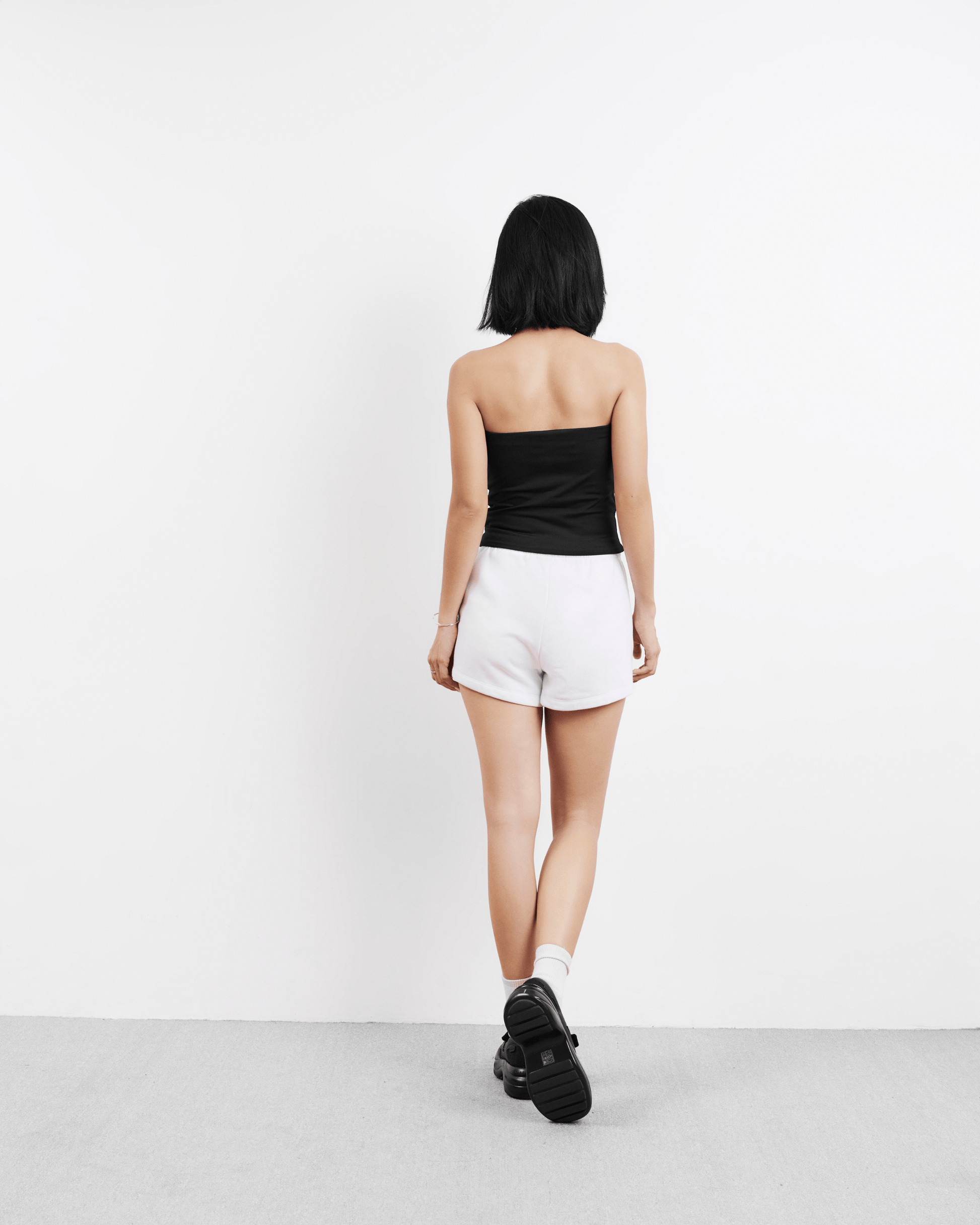 Quần short nữ dáng thể thao
