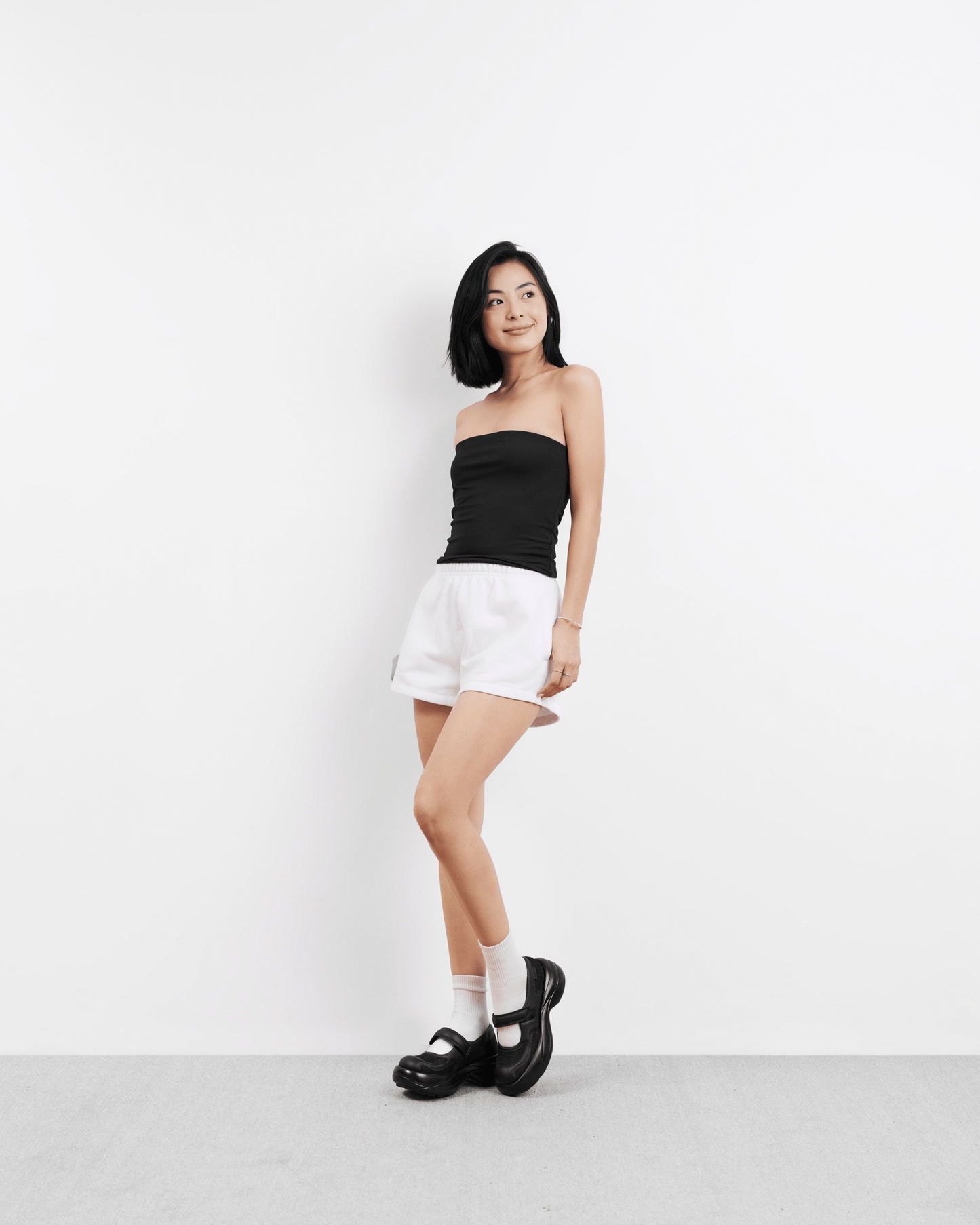 Quần short nữ dáng thể thao
