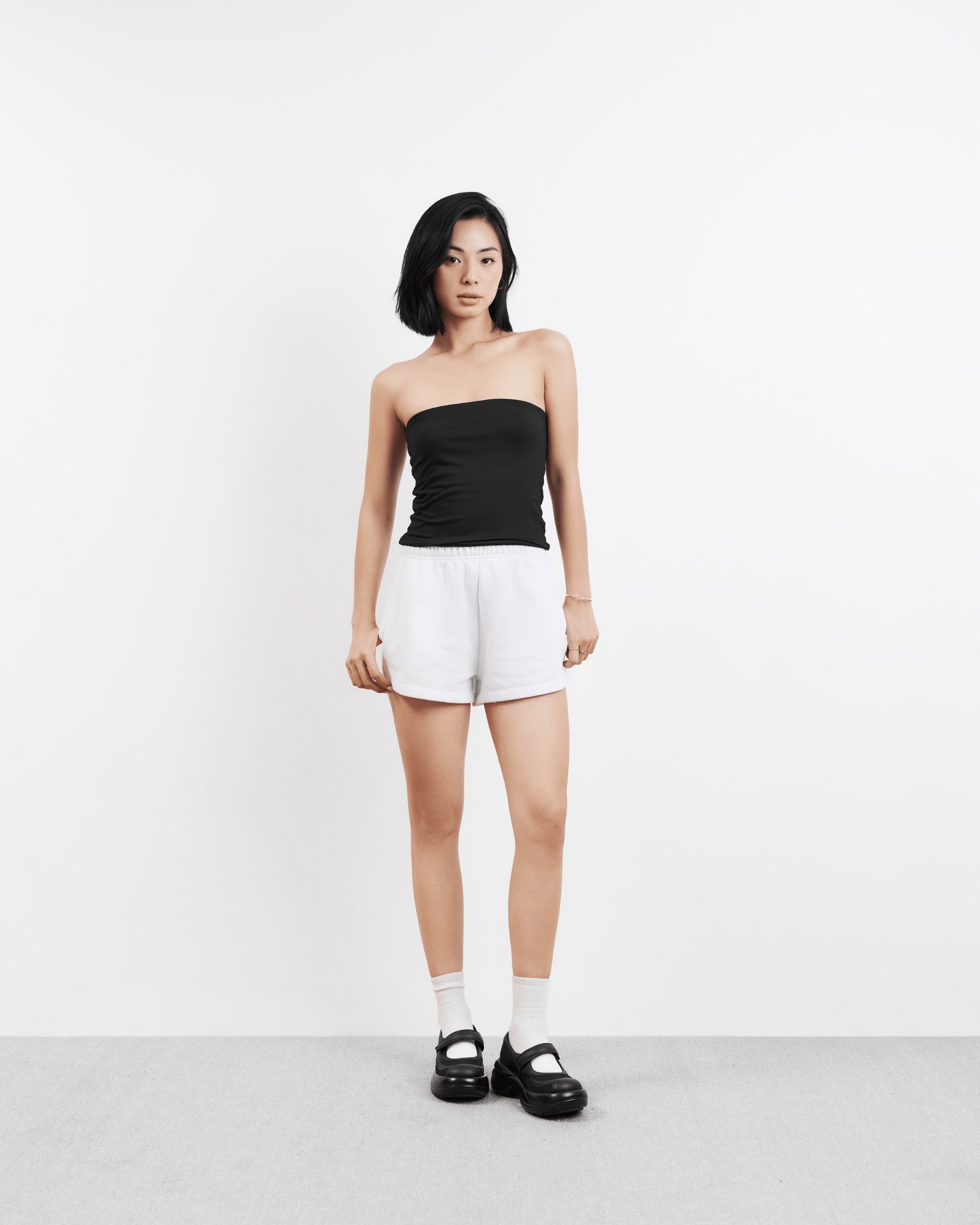 Quần short nữ dáng thể thao
